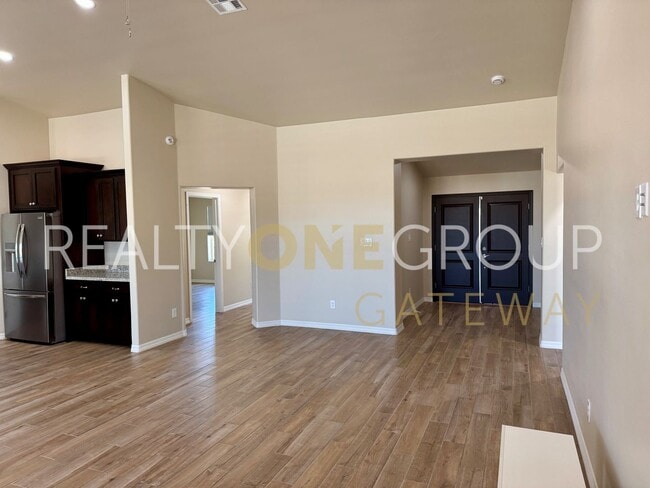 Building Photo - Enjoy those Arizona Sunset in this Three Bedroom Two Bath Home full of upgrades !!