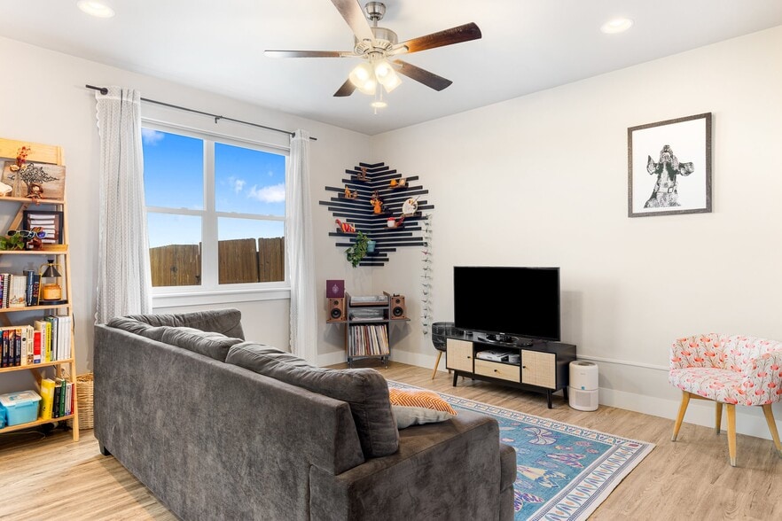 Building Photo - 201 13th St