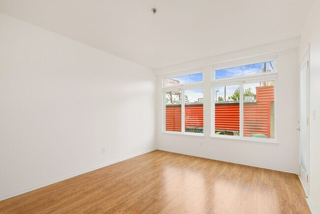 Building Photo - 18 Dravus St