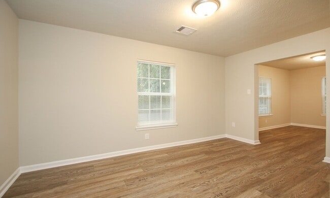 Building Photo - 2 bed 1 bath row house on corner lot in 77004!