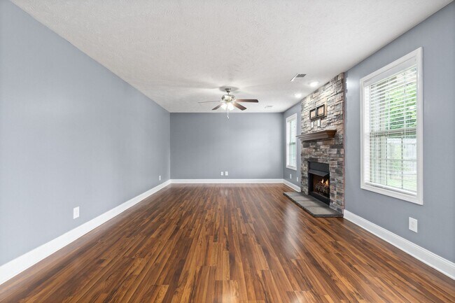 Building Photo - Pet Friendly Four Bedroom!