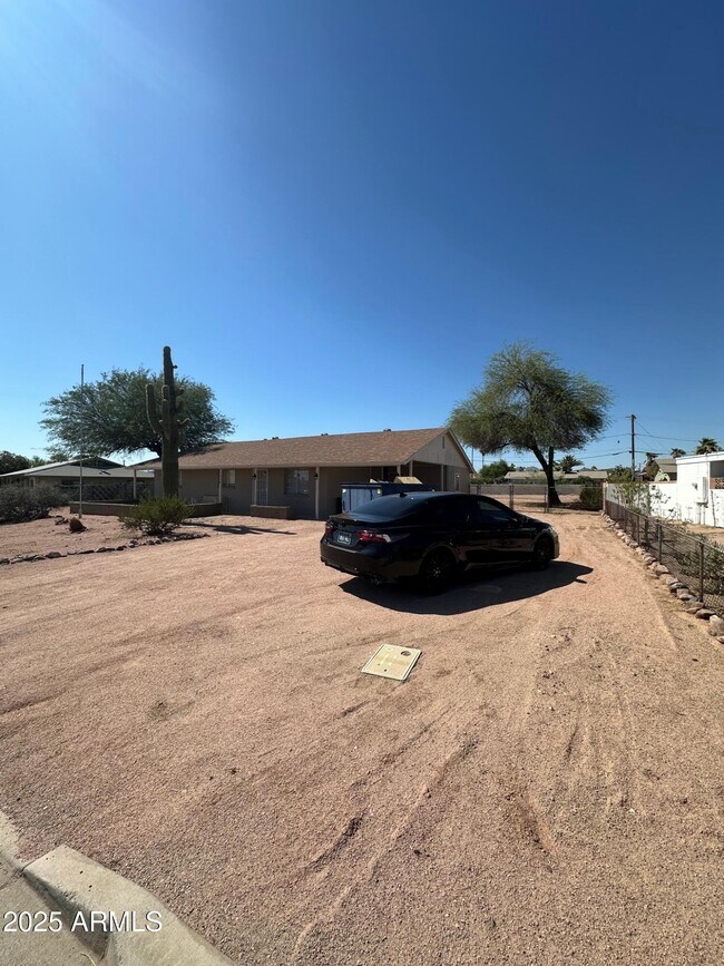 Building Photo - 1038 E Hondo Ave