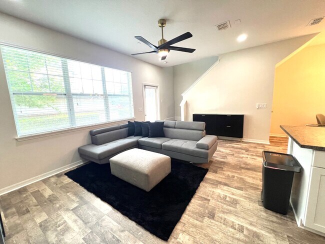 Building Photo - 1043 Taramundi Dr