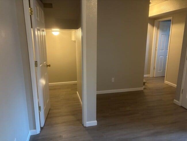 Building Photo - 3 Bedroom 3 Bath House *Move in special $1,000 off first months rent*