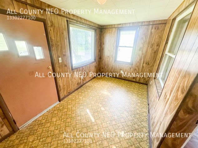 Building Photo - Charming 2-Bed Bungalow in East Akron!