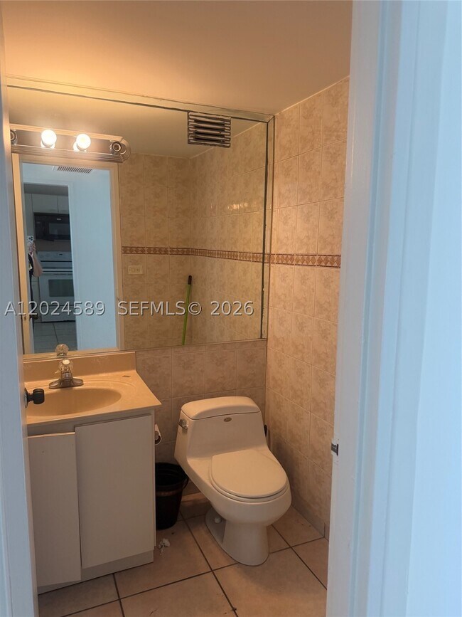 Building Photo - 5601 Collins Ave