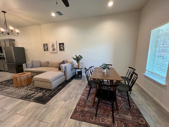 Building Photo - 2Bed/ 2Bath Available MAY- in Lubbock cooper ISD!