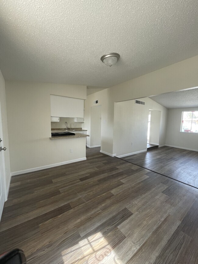 Building Photo - 312 Graphite Dr