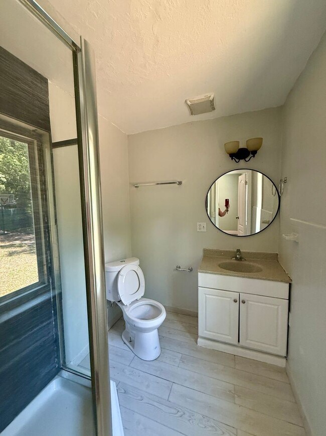 Building Photo - Great and Affordable 4 Bedroom 2 Bathroom House for Rent