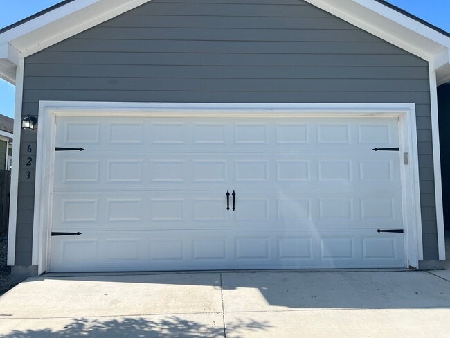 Building Photo - Luxury 3/2 Duplex in Seguin, Texas