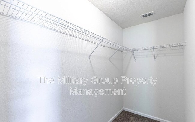 Building Photo - 6914 Sandle Dr
