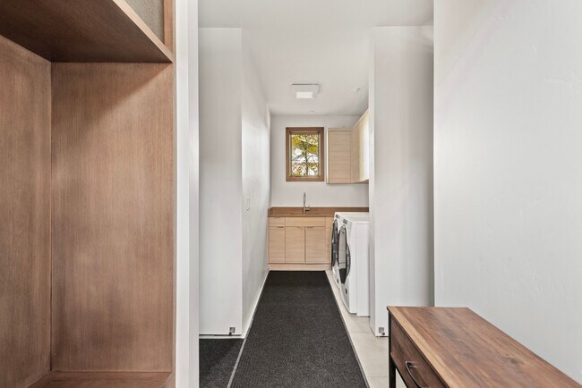 Building Photo - 522 Spruce St