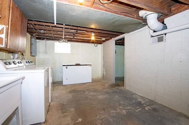 Building Photo - 809 Gasche St
