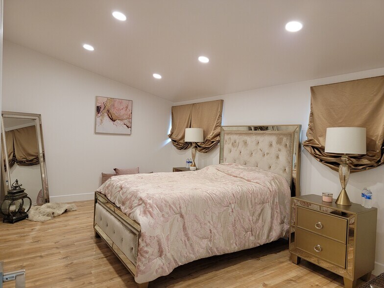 Building Photo - 16974 Escalon Dr