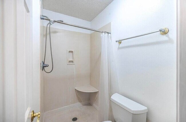 Building Photo - 707 Heron Ln