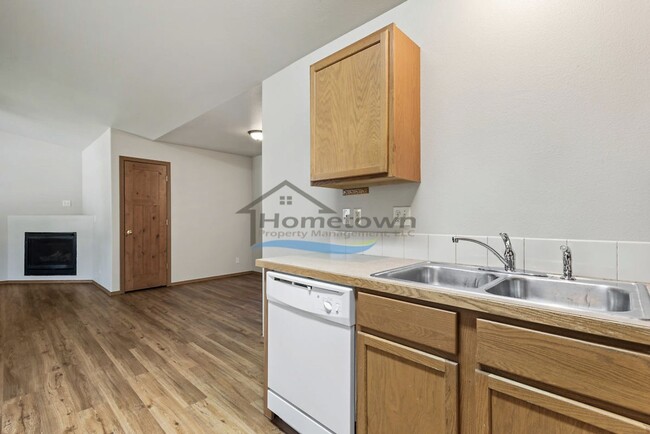 Building Photo - Two-Bed, Two-Bath Duplex with Garage in Co...