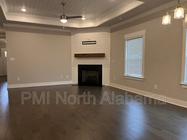 Building Photo - 14741 Greenleaf Dr