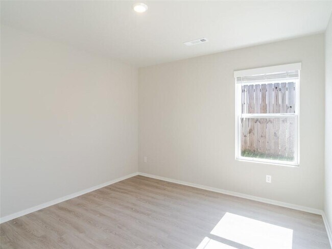 Building Photo - 6507 NW Gregory St