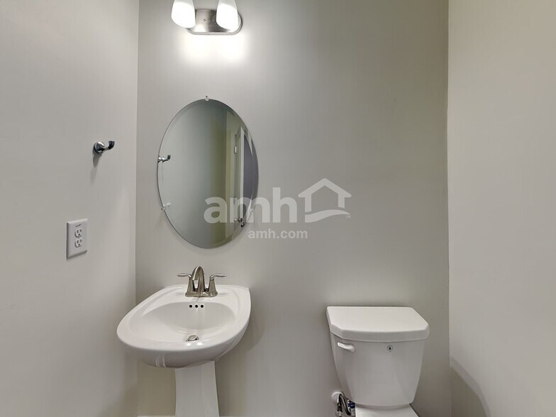 Building Photo - 6233 Bridlewood Ln