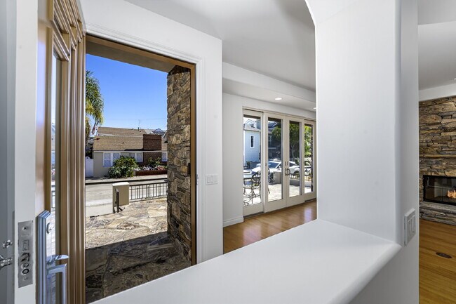 Building Photo - 119 Opal Ave