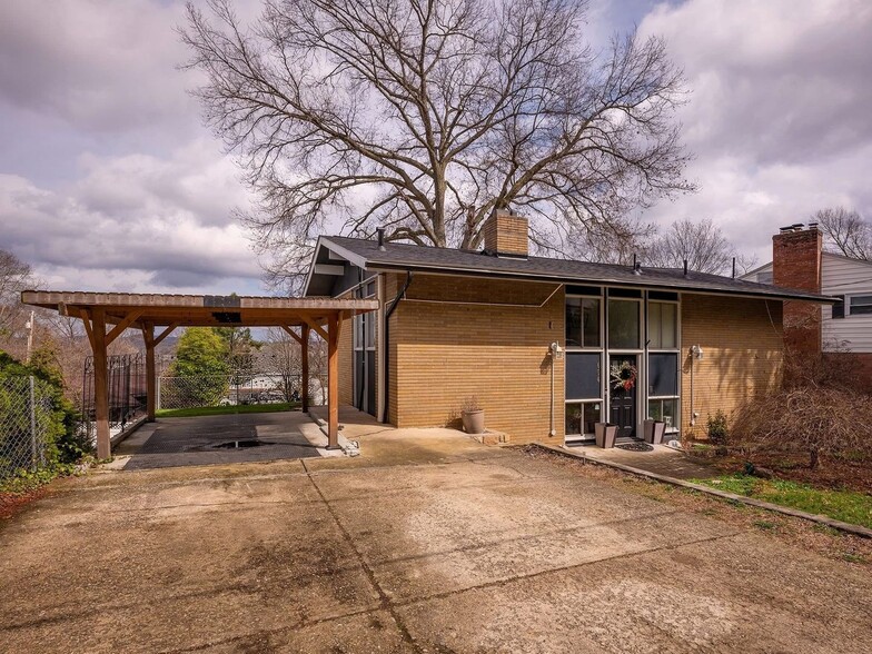 Building Photo - 604 Bendview Dr