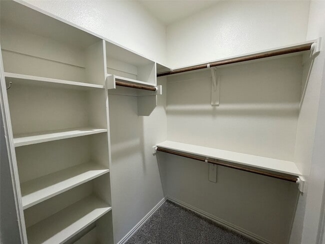 Building Photo - 2919 Peony Dr