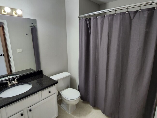 Building Photo - 3 bedroom Kenosha condo