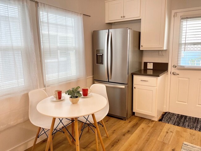 Building Photo - 3945S- The Sunset Lane Cottage | FURNISHED