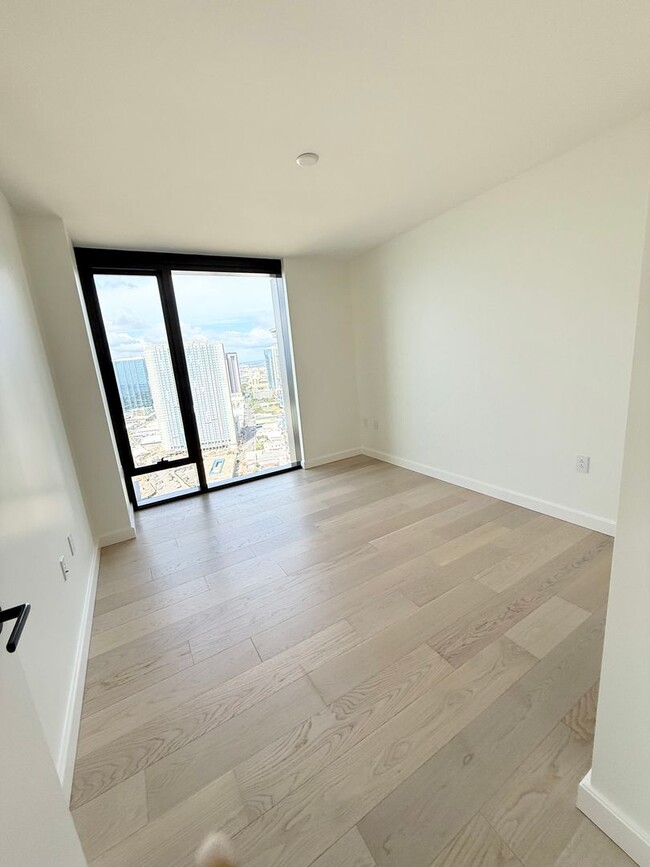 Building Photo - Victoria Place - Kaka'ako 1-bedroom 1-bath...