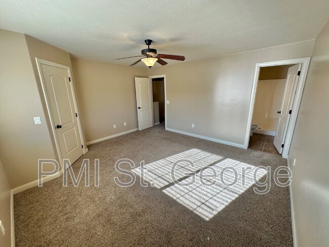 Building Photo - 340 1425 N St