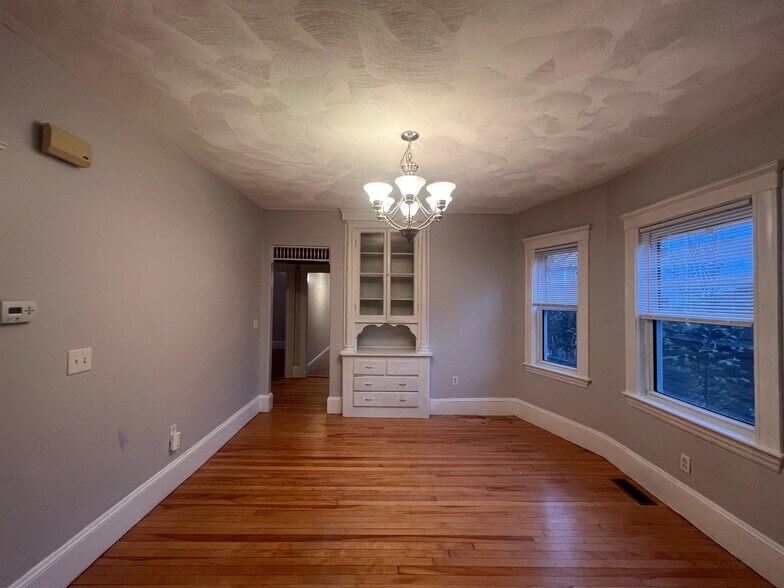 Building Photo - 110 W Quincy St