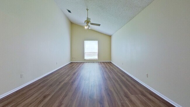 Building Photo - Spacious 4 Bedroom Home in Girvin!