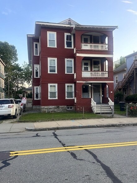 Building Photo - 144 Elm St