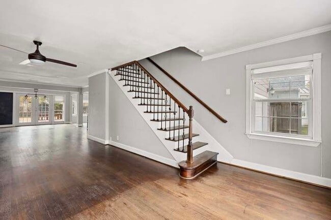 Building Photo - 827 W 43rd St