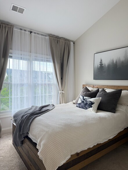 Building Photo - 6933 Stanwick Square