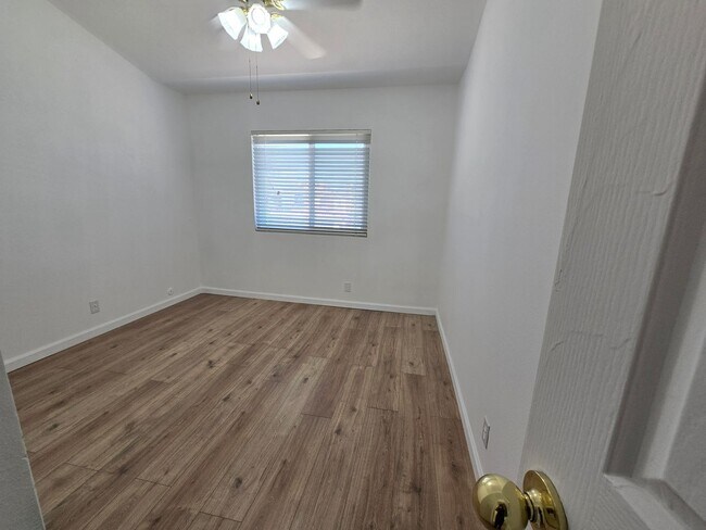 Building Photo - 2602 Overland Ave