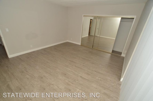 Building Photo - 9015-9015 Burton Way