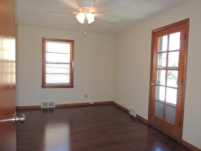 Building Photo - Astonishingly Renovated 3 Bedroom, 1.5 Bathroom Colonial!