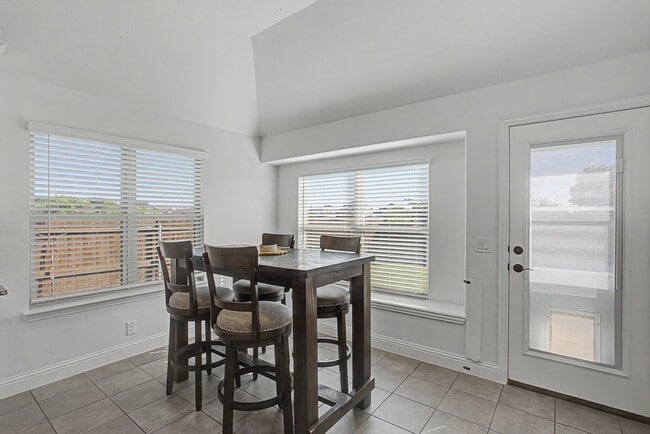 Building Photo - Beautifully Maintained Home on Greenbelt!