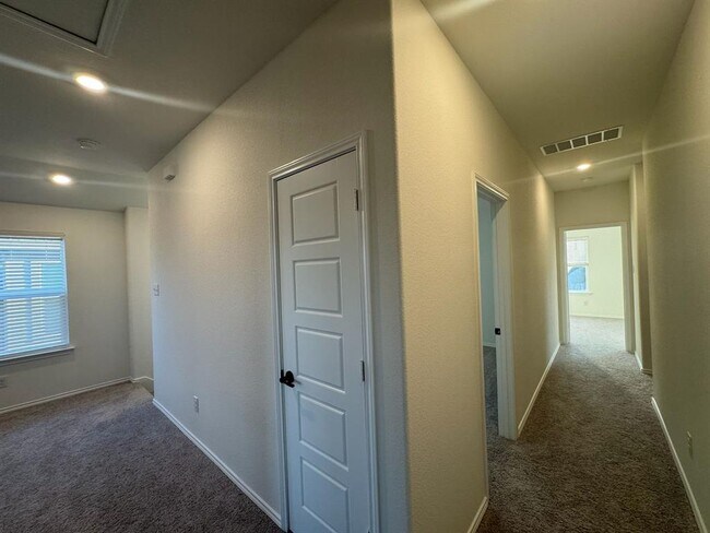 Building Photo - 418 St Cindy's Wy