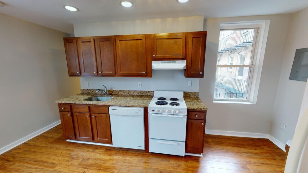 Building Photo - 226 Hanover St