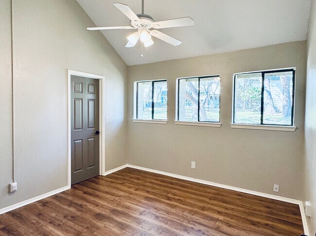Building Photo - 30 Casa Verde St