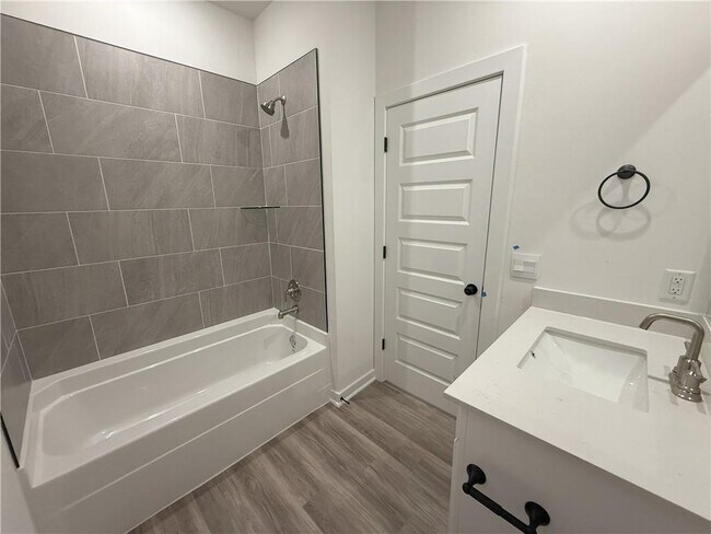 Building Photo - 416 Gosling Is