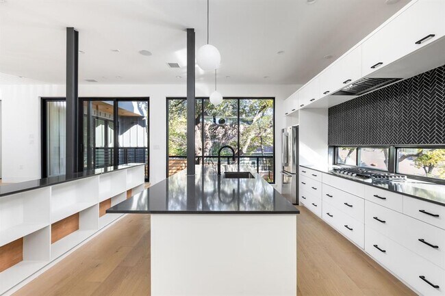 Building Photo - 1603 Chelsea Ln