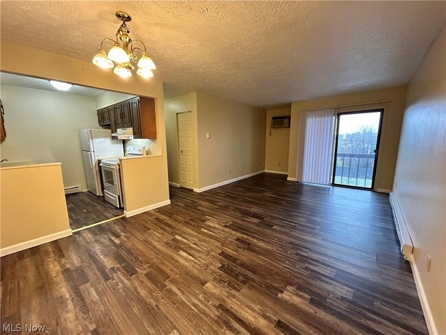 Building Photo - 200 Fernwood Rd