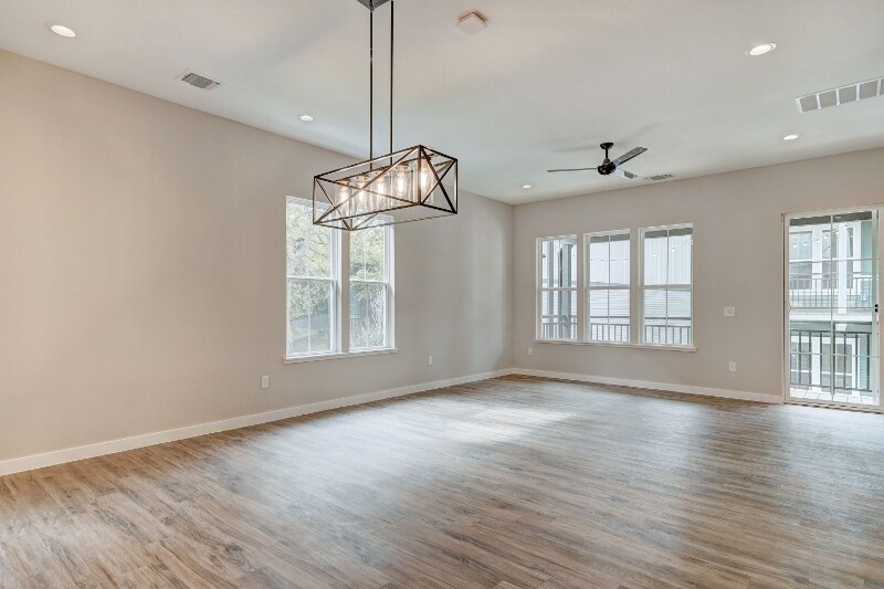 Building Photo - 3809 Valley View Rd