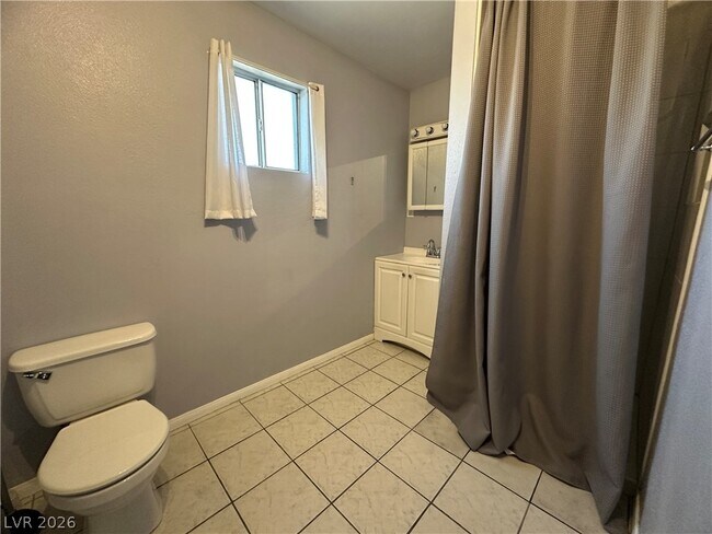 Building Photo - 1709 N Shadow Mountain Pl