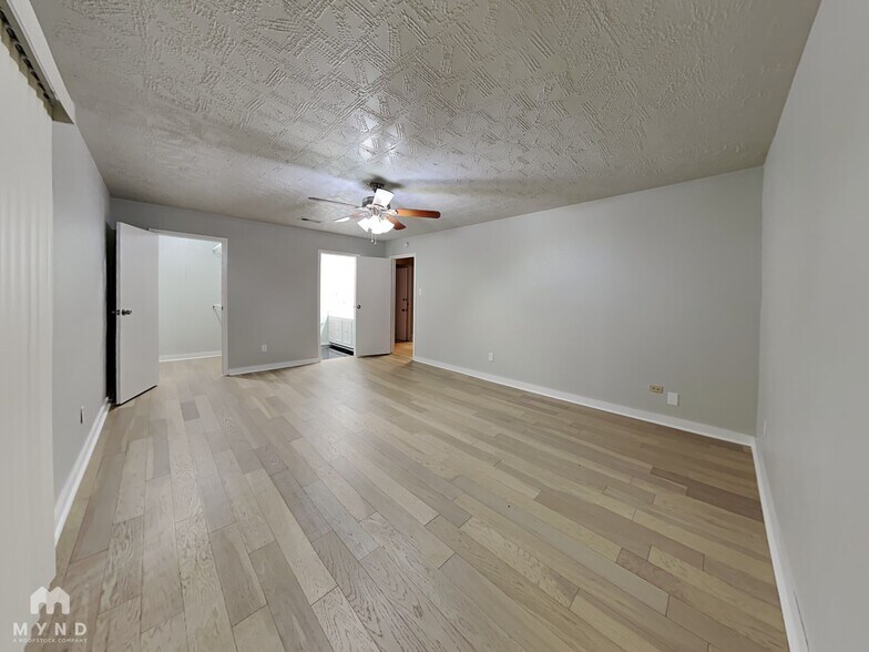 Building Photo - 15218 Tresch Ln