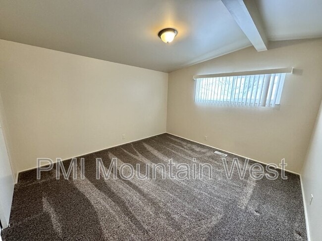 Building Photo - 4927 W Pavant Ave