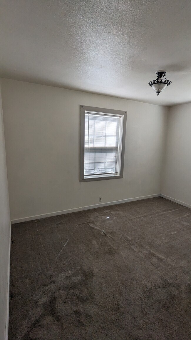 Building Photo - 1007 Della Ave